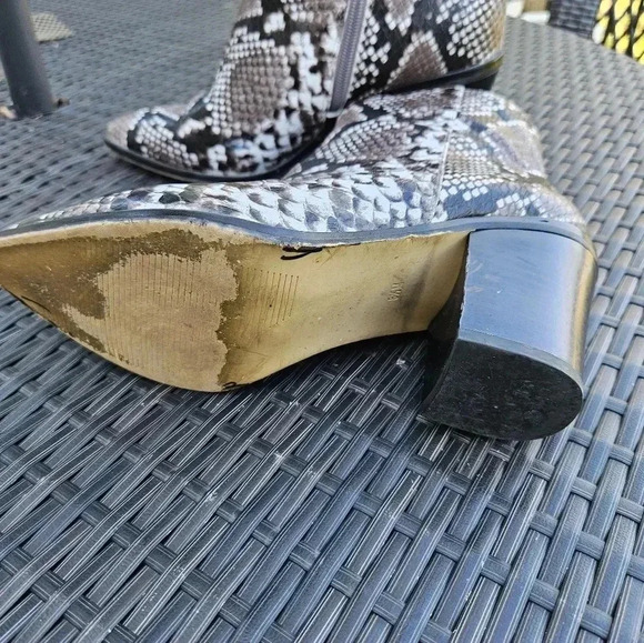 14h & Union Braxen Snake Embossed Block Heel Ankle Boots Women (sz 8.5M) - Picture 6 of 9